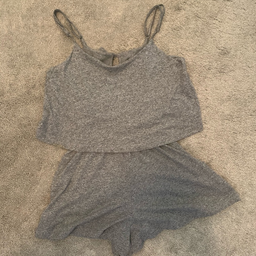 Cute and comfortable grey romper 🤍